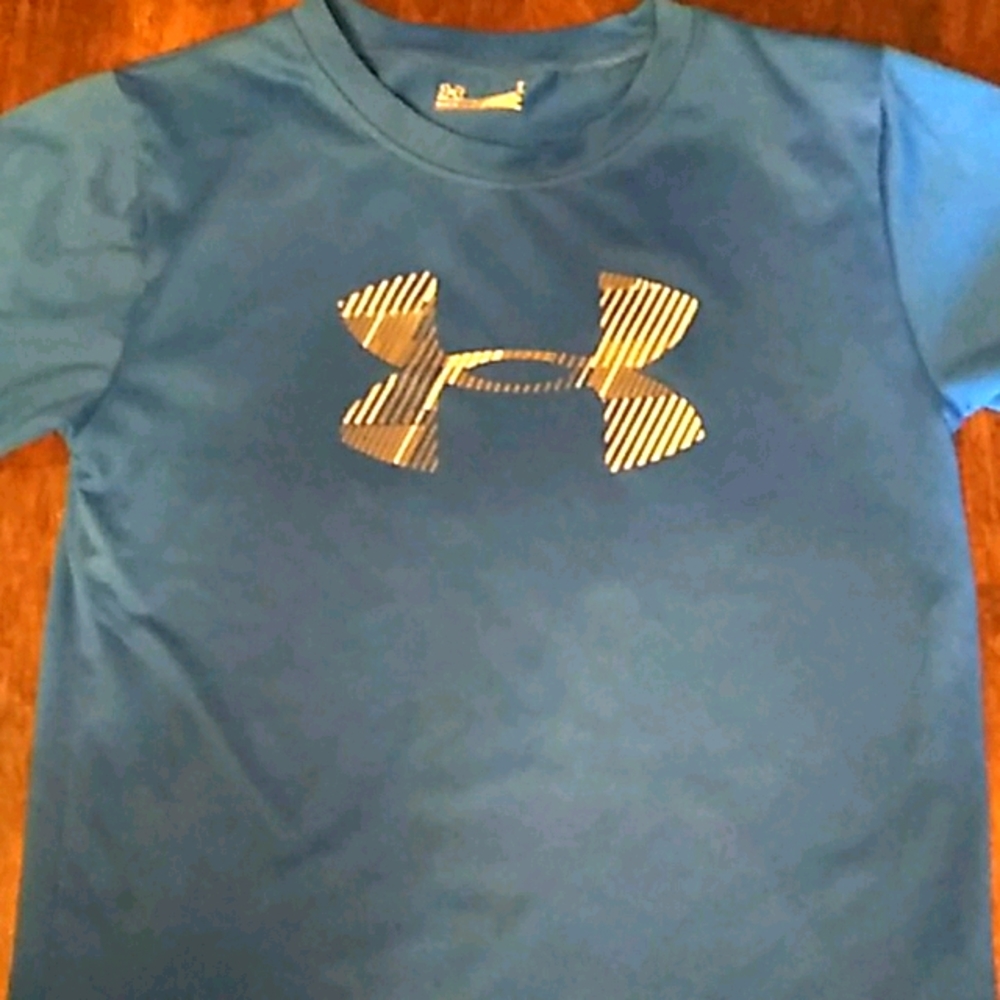 Boys under armour tee shirt